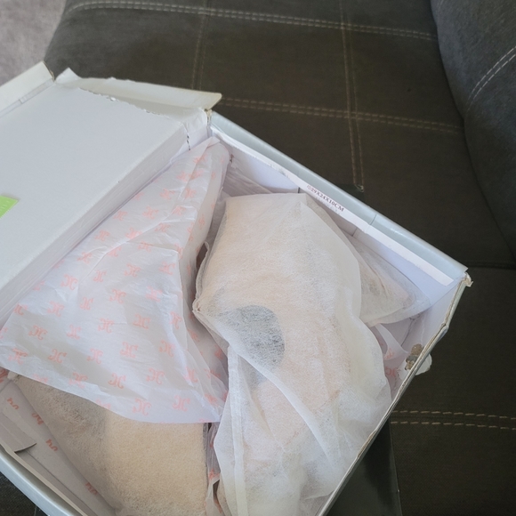 Ladies Heels with strap - Picture 5 of 6